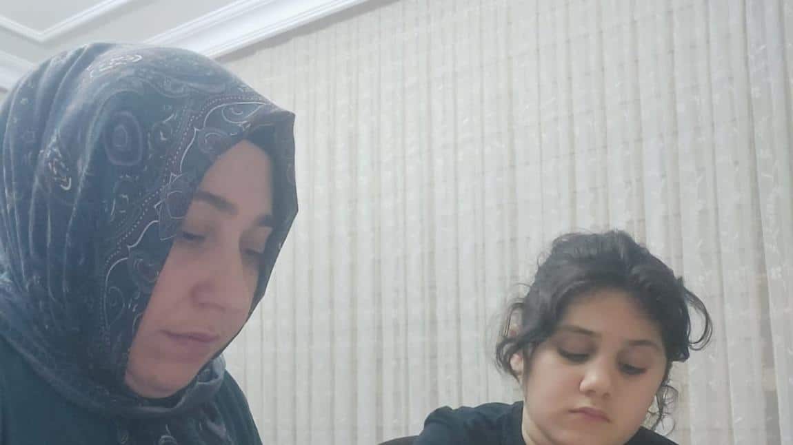 Ben Okuyorum İstanbul Okuyor